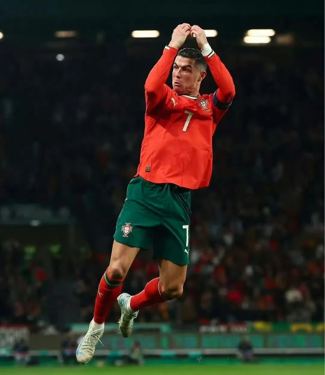 关于C罗回归赛场，关键助攻首场状态亮眼，法国队观众沸腾！的信息