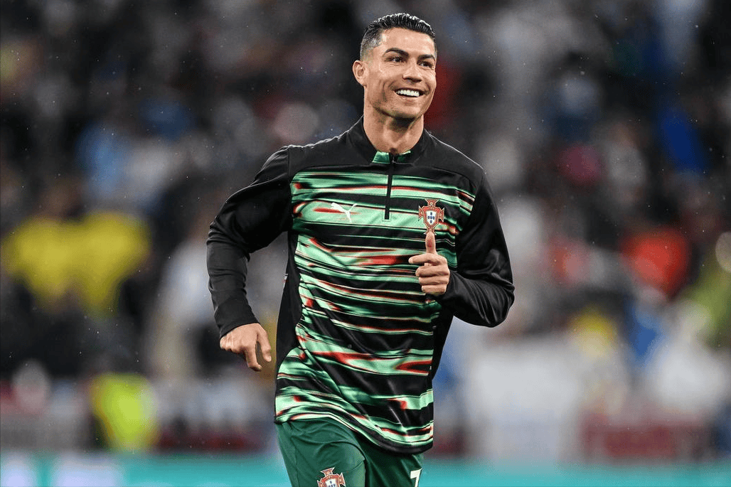 C罗在雄鹿比赛中逆转，赛况扑朔迷离引发热议！的简单介绍